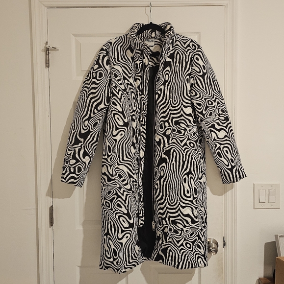 The Ragged Priest Simulation Coat - Picture 5 of 7